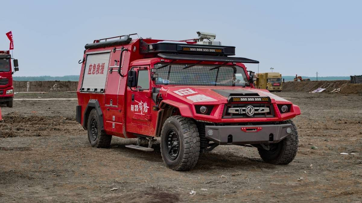 东风猛士通讯指挥车 高效应急保障的移动指挥枢纽